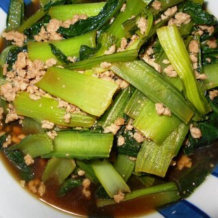 山東菜と鶏ひき肉の炒め物